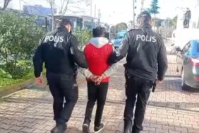 Üvey annesini öldüren firari, yakalanıp, teslim edildiği cezaevinde yaşamına son verdi