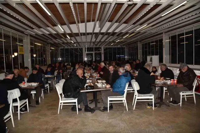 Atakum Belediyesi Şehit Ömer Halisdemir Parkı'nda ücretsiz iftar hizmeti