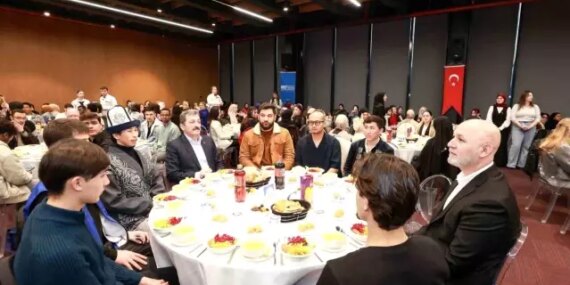 Bir sofra etrafında 100'den fazla ülke: Uluslararası öğrencilerle gönül köprüsü kuruldu