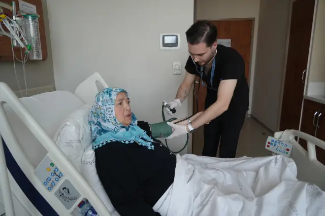 Görenler kilo aldı sandı, karnından 30 santim uzunluğunda 10,5 kiloluk kitle çıktı