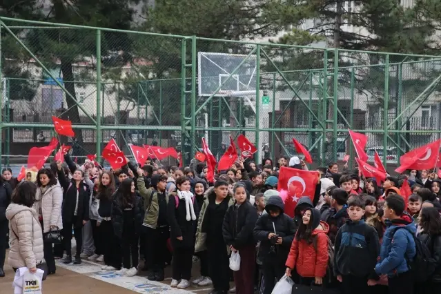 Samsun ve 6 ilde eğitim öğretim yılının ikinci dönemi 'Bayrak Sevgisi' temasıyla başladı