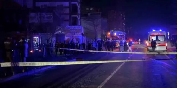 Samsun'da Çatı Yangını: Genç Hastaneye Kaldırıldı