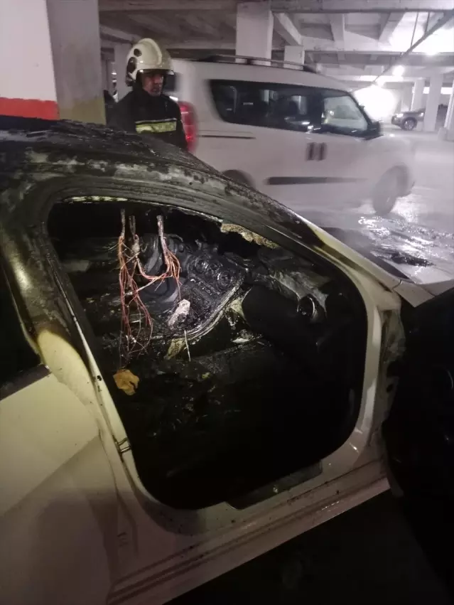 Samsun'da Otoparkta Araç Yangını - Son Dakika