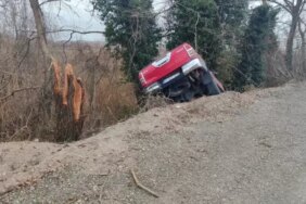 Samsun'da Pikap Ağaca Çarptı: 2 Yaralı