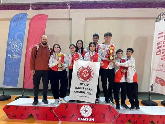Samsun'un İmam Hatip Lisesi Floor Curling'de İl Birincisi