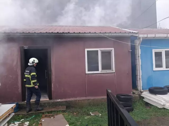 Tekkeköy'de Konteyner Yangını - Son Dakika