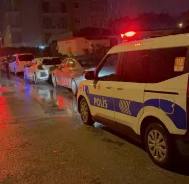 Telefon kavgası facia ile bitti! Yeğenini dövdü, ablasını bıçaklayıp balkondan atladı