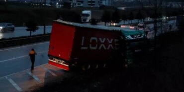 Tır Kazası: Sürücü Yaralandı - Son Dakika