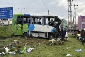 Samsun'da Midibüs Devrildi: 11 Yaralı