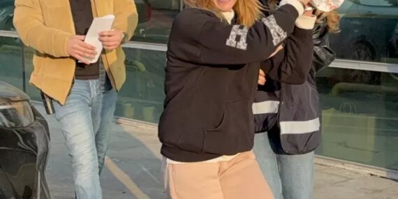 8 çocuk annesi kadın tutuklanınca ağlayarak cezaevine götürüldü