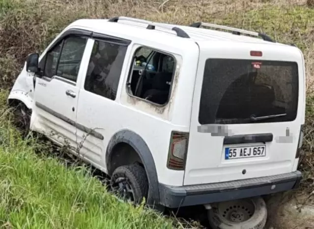 Bafra'da Kaza: Araç Su Kanalına Düştü