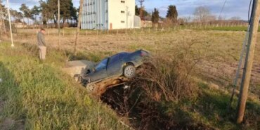 Bafra'da Otomobil Su Kanalına Düştü