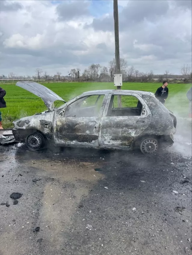 Bafra'da Otomobil Yangını - Son Dakika