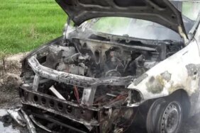 Bafra'da otomobil alevlere teslim oldu