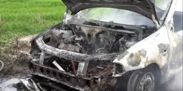 Bafra'da otomobil alevlere teslim oldu