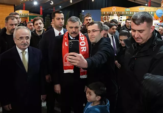 Bakan Çiftçi Ramazan Sokağı'nı Ziyaret Etti