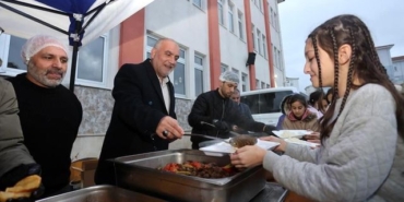 Başkan Sandıkçı, öğrencilerin iftar sevincine ortak oldu