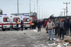 Fren sisteminde arıza olduğu iddia edilen kamyon, 4 araca çarptı: 19 yaralı