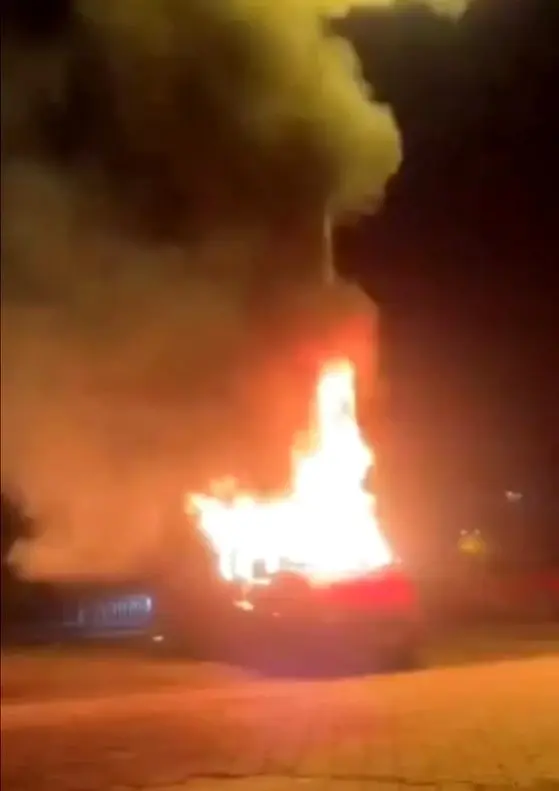 Minibüs Yangınla Küller Arasında Kaldı