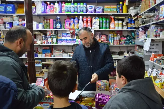 Öğrencilerden Bakkala Yardım - Son Dakika