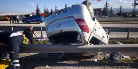 Samsun-Ankara Karayolunda Kaza: 3 Yaralı