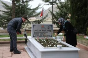 Samsun, Tokat ve Kastamonu'da vatandaşlar bayram arifesinde mezarlıkları ziyaret etti