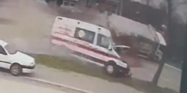 Vakaya giden ambulans kaza yaptı, ölü ve yaralılar var