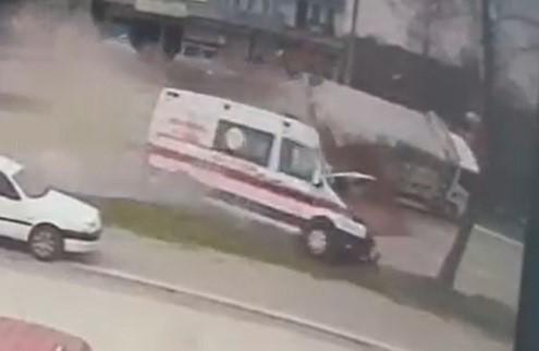 Vakaya giden ambulans kaza yaptı, ölü ve yaralılar var
