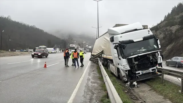 Samsun'da Freni Boşalan Tır Tehlike Yarattı