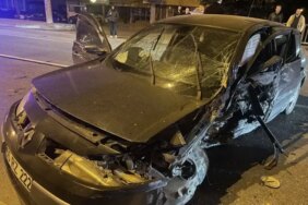 Samsun'da Köprü Korkuluğuna Çarpan Araçta İki Yaralı