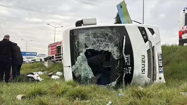 Samsun'da Midibüs Devrildi: 11 Yaralı