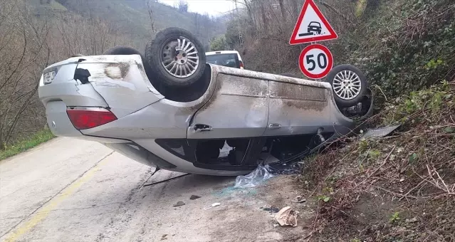 Samsun'da Otomobil Devrildi: 2 Yaralı