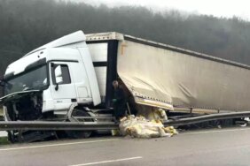 Samsun'da Park Halindeki Tır Kontrolden Çıktı