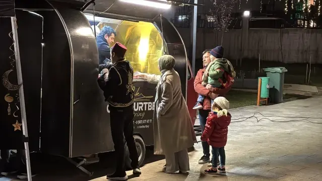 Samsun'da Teravih Sonrası İkramlar - Son Dakika