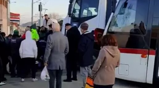 Samsun'da Tramvay ile Kamyon Çarpıştı