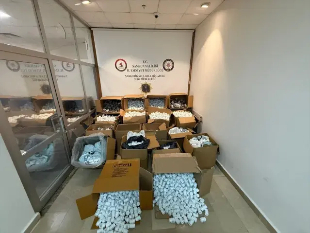 Samsun'da Uyuşturucu Operasyonu: 421 Bin Hap Ele Geçirildi