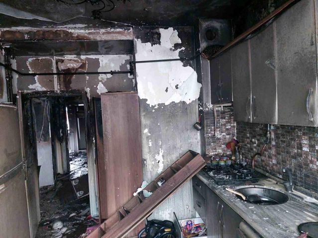 Samsun'da apartman dairesi küle döndü