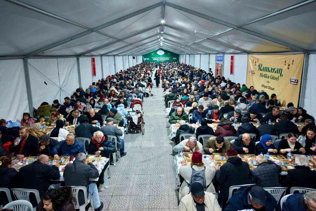 Samsun'da her gün 15 bin kişilik iftar sofrası kuruluyor