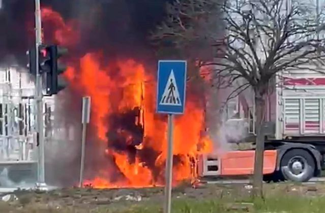 Samsun'da seyir halindeki tırın kupası alevlere teslim oldu