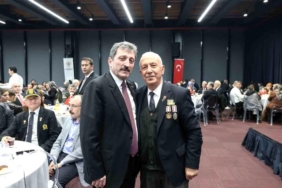 Vali Orhan Tavlı: 'Özgürlüğümüzü şehitlerimize ve gazilerimize borçluyuz'