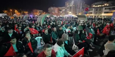 Vatandaşlar Dev Ekrandan Maçı İzledi
