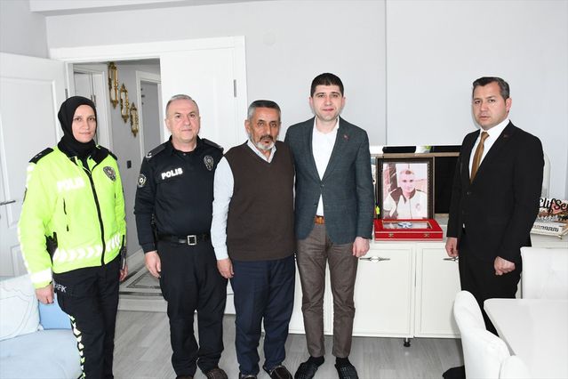 Alaçam'da şehit polis memuru Yusuf Ceylan'ın ailesi ziyaret edildi