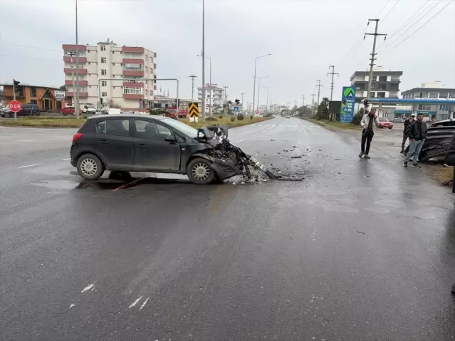 Atakum'da Trafik Kazası: 2 Yaralı
