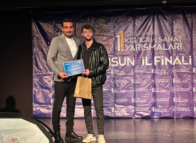 Bafra'lı Emre Öztürk, Şiir Yarışmasında Birinci Oldu