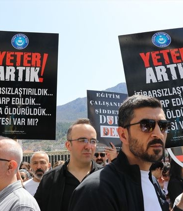 Eğitimcilerden Şiddete Karşı Protesto - Son Dakika