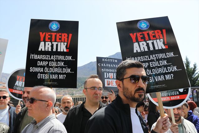 Eğitimcilerden Şiddete Karşı Protesto - Son Dakika
