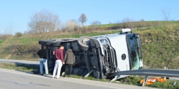 Havza'da Tır Devrildi, Sürücü Yaralandı