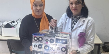 Kadınlardan Müzik Kasetinden Abajur - Son Dakika