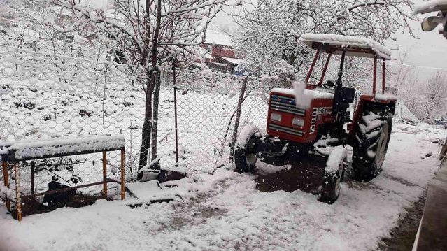 Kavak'ta Nisan'da Kar Yağışı - Son Dakika
