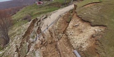 Ladik'te Toprak Kayması, Yayla Yolu Kapandı